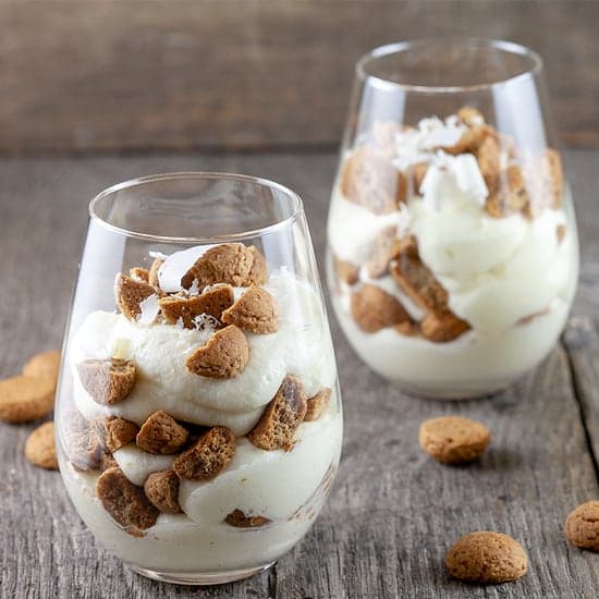 Witte chocolademousse met pepernoten