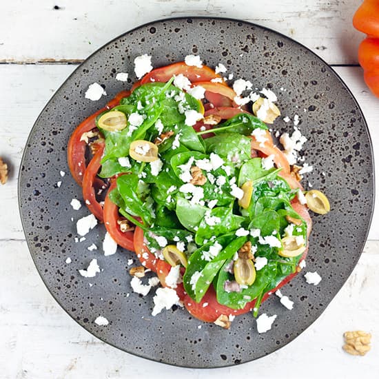 Spinaziesalade met tomaat