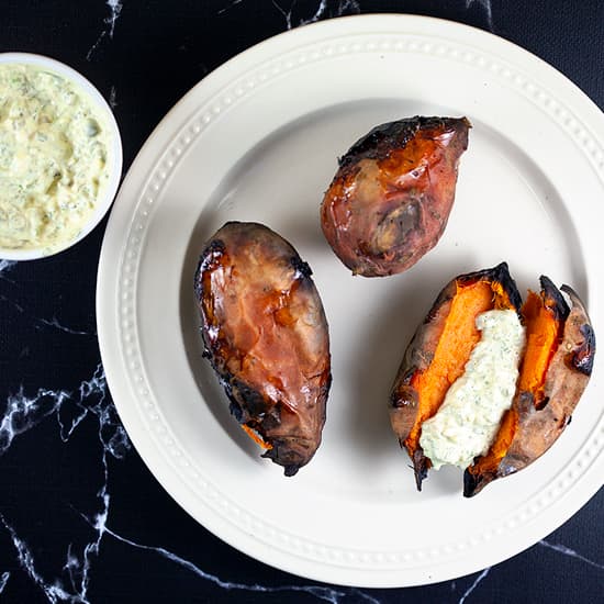 Zoete aardappel van de bbq