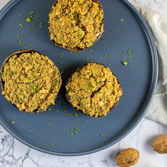 Gevulde portobello met knapperig broodkruim