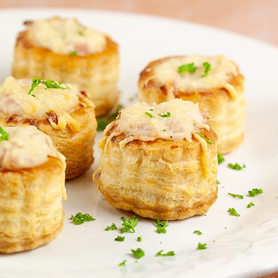 Mini pasteitjes met ham en kaas