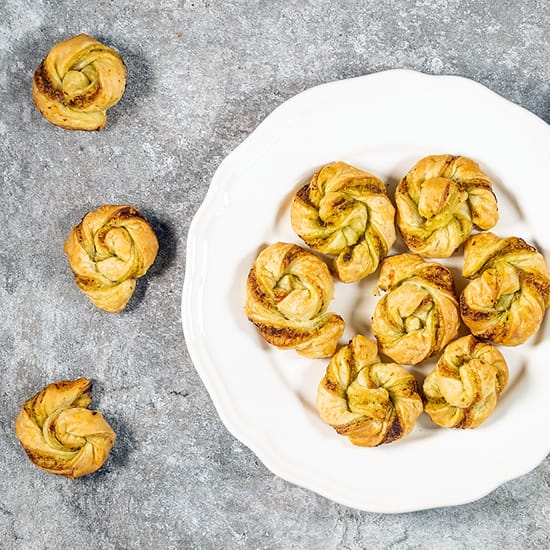 Bladerdeeg met pesto