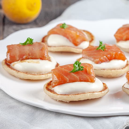 Blini's met zalm en yuzu