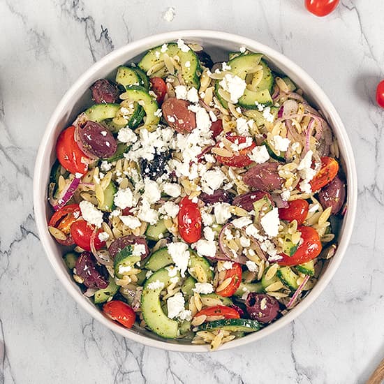 Griekse orzo salade