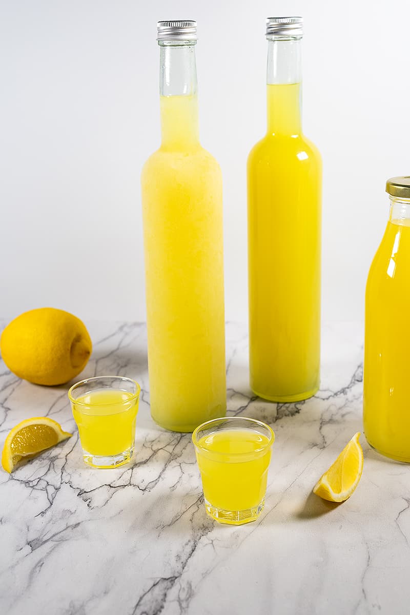 Zelfgemaakte limoncello