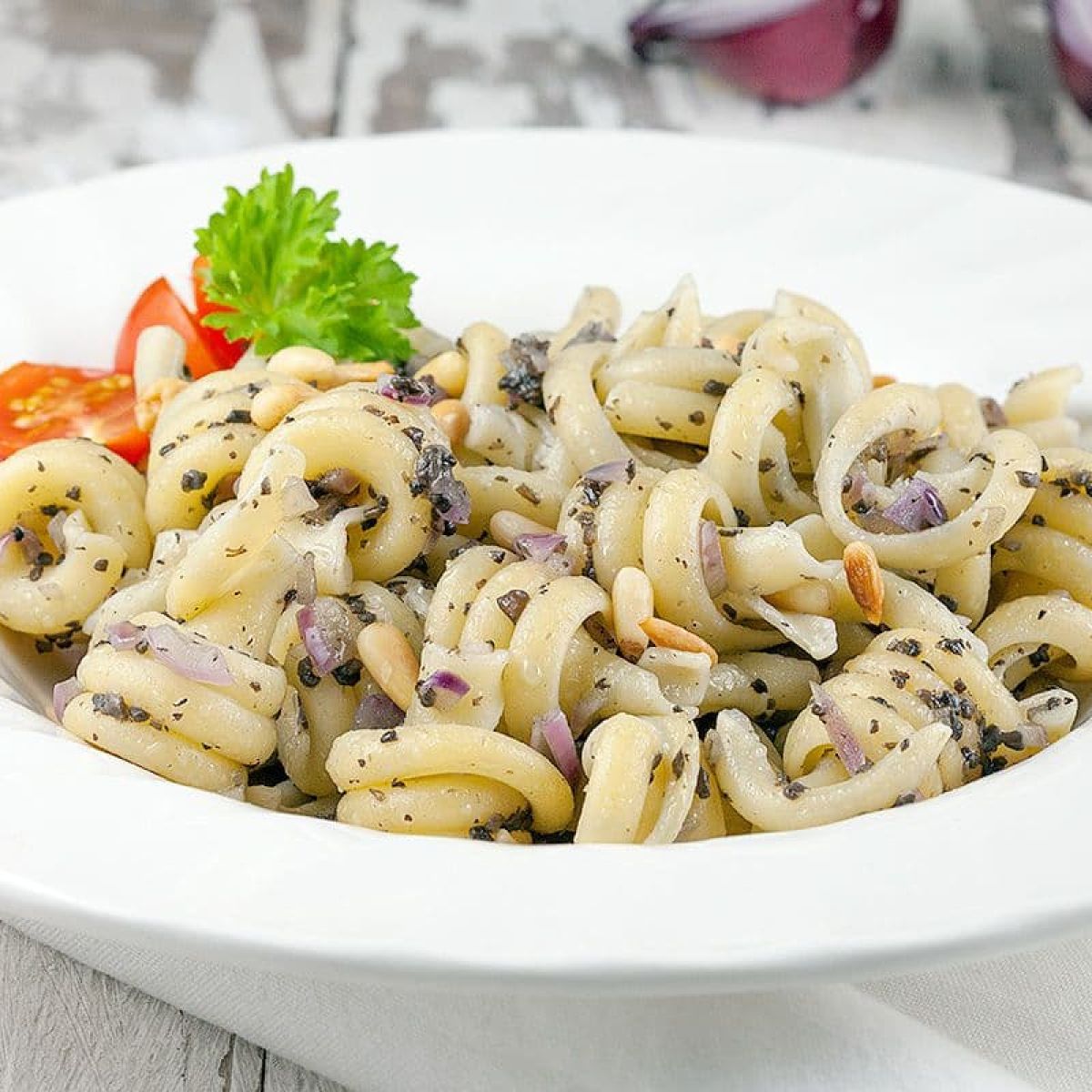 Pasta met truffel en rode ui