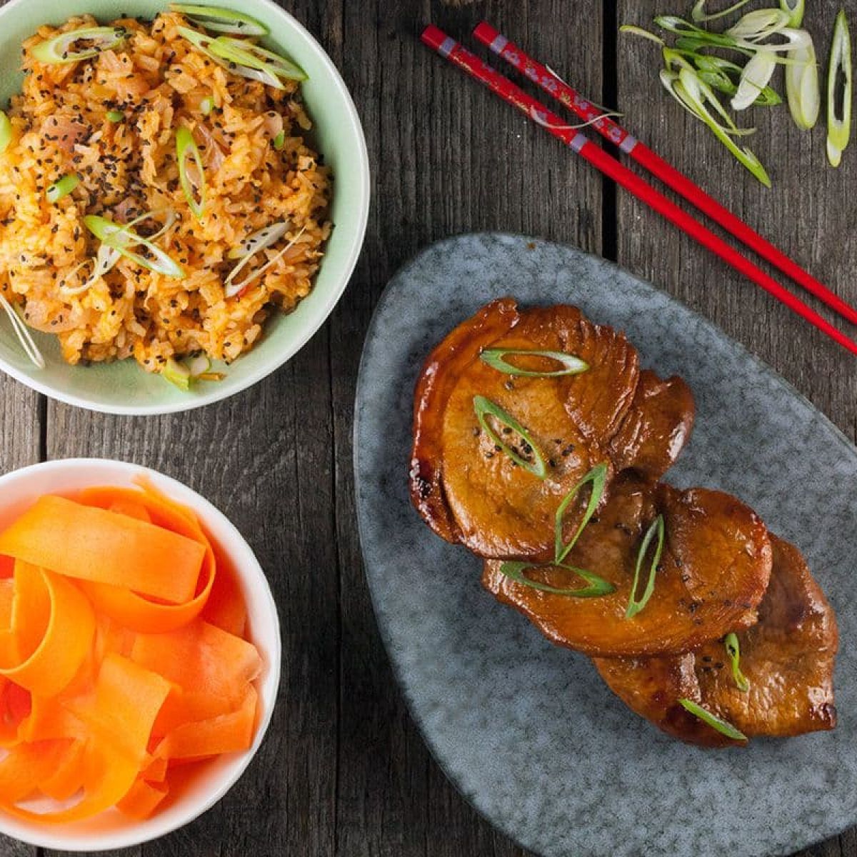 Gebakken rijst met kimchi en gochujang varkensvlees