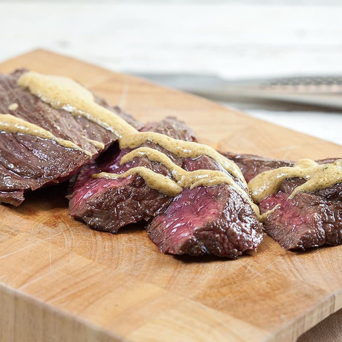 Bavette met mosterdsaus