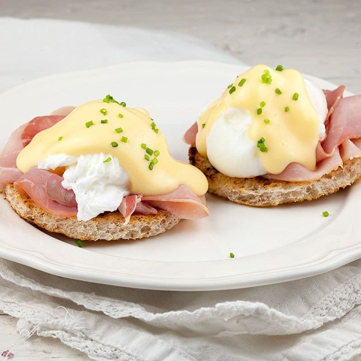 Eggs benedict