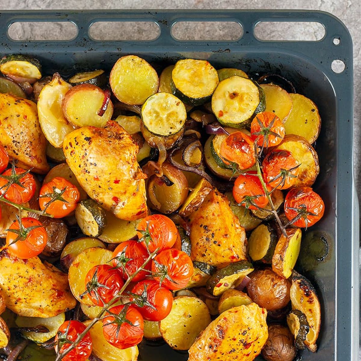 Traybake met kip en courgette