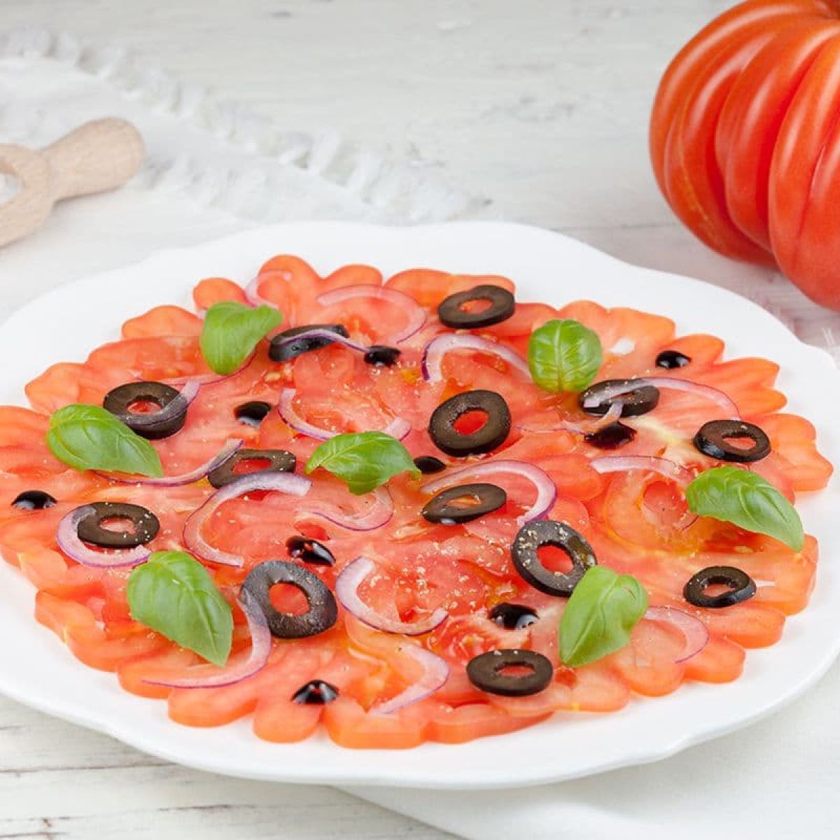 Coeur de boeuf tomaten carpaccio met zwarte olijven