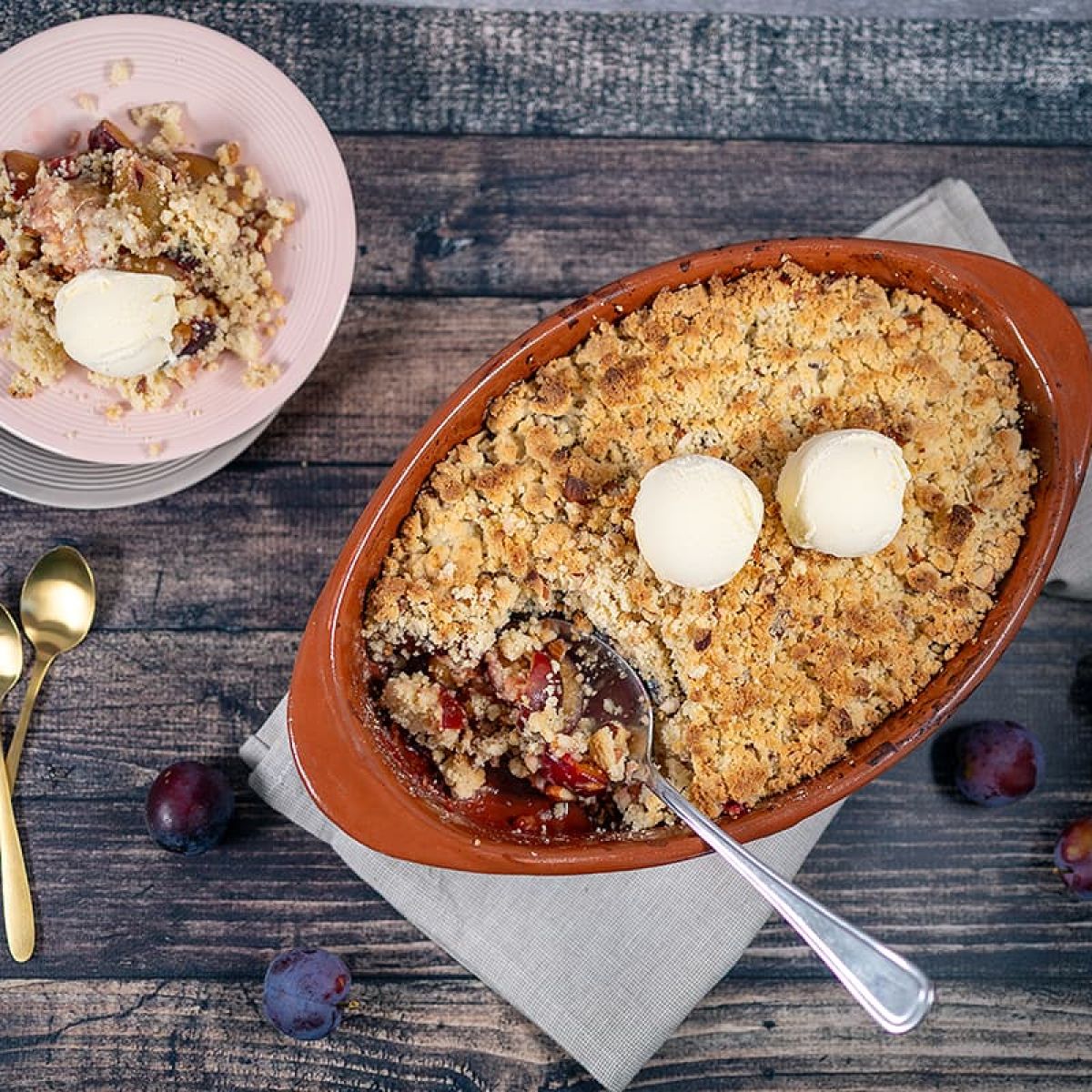 Pruimen crumble - makkelijk toetje met amandelen