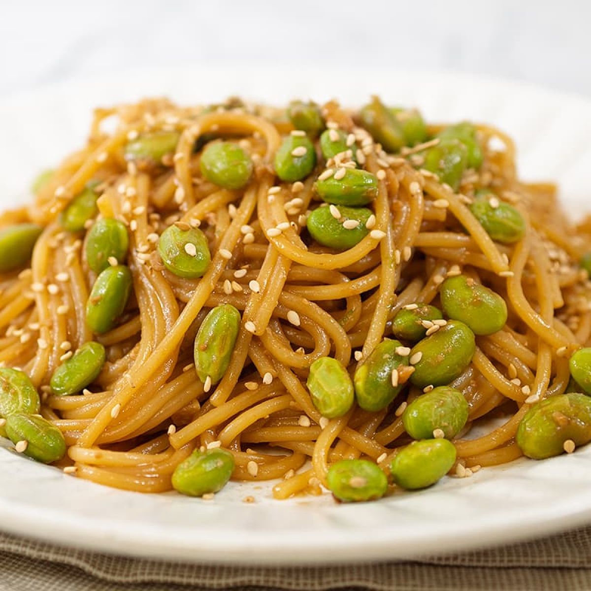 Snelle miso spaghetti met edamame boontjes - makkelijke pasta