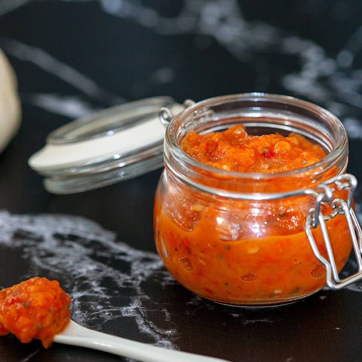 Ajvar (paprika-aubergine saus)