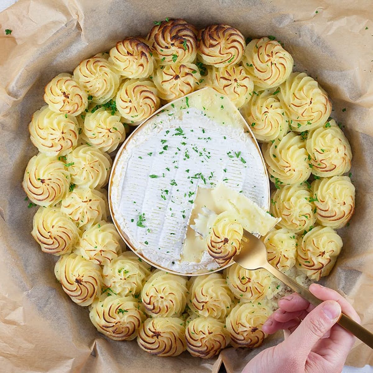 Ovengebakken camembert met pommes duchesse