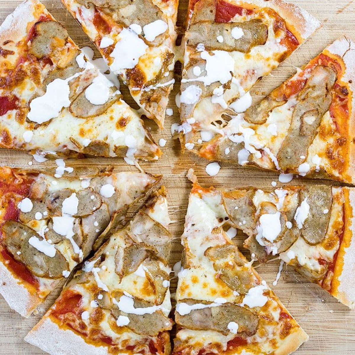 Pizza chicken kebab met knoflooksaus