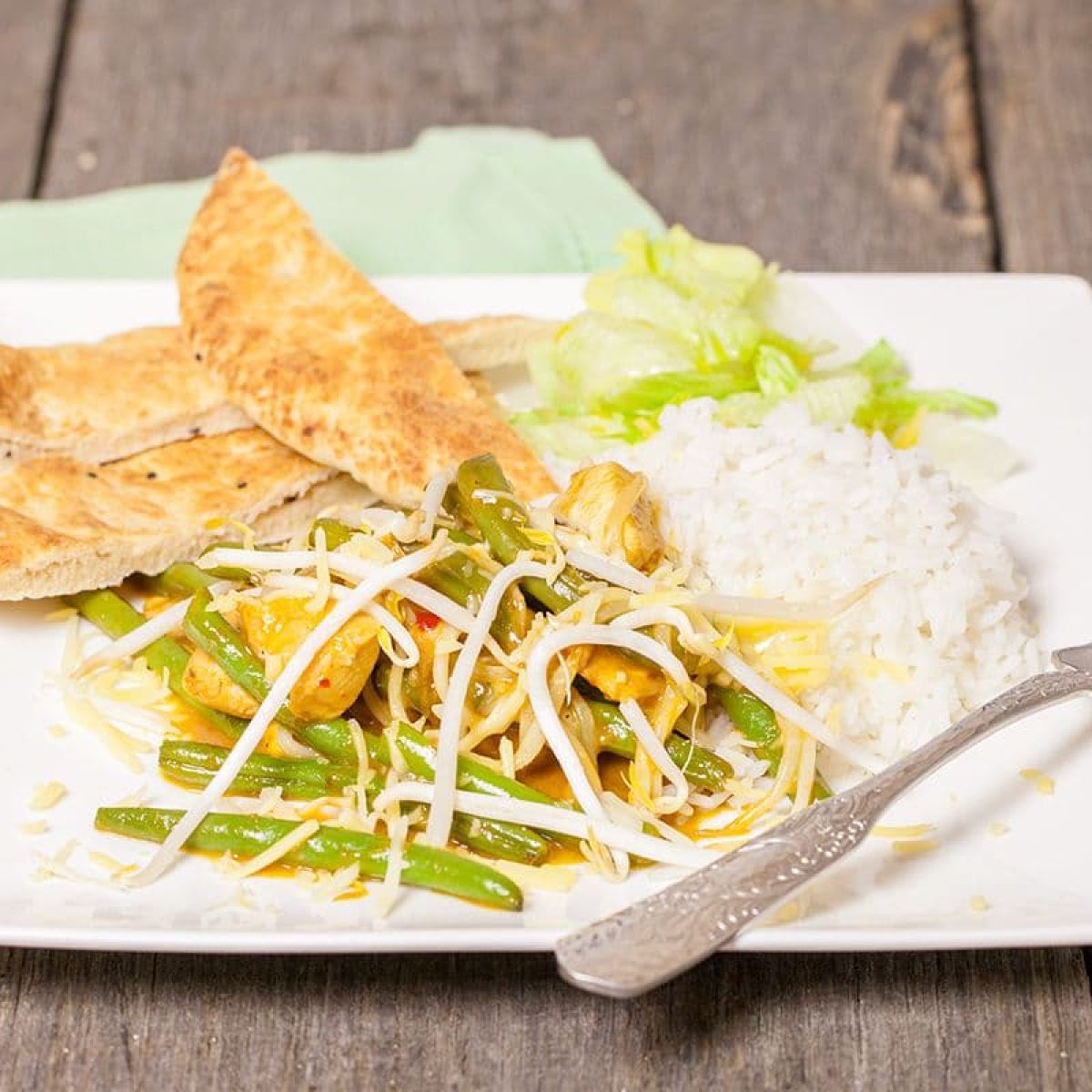 Zoetzure kip met naanbrood
