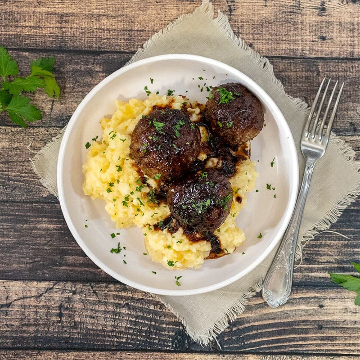 Koolraappuree met gehaktballen