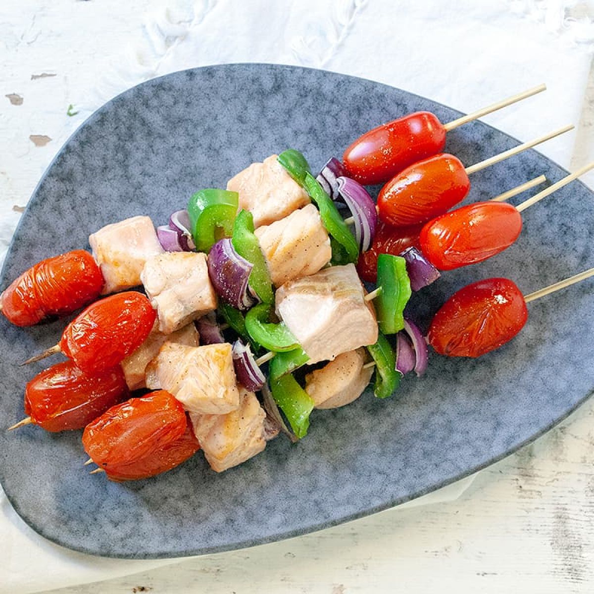 Zalm spiesen van de barbecue