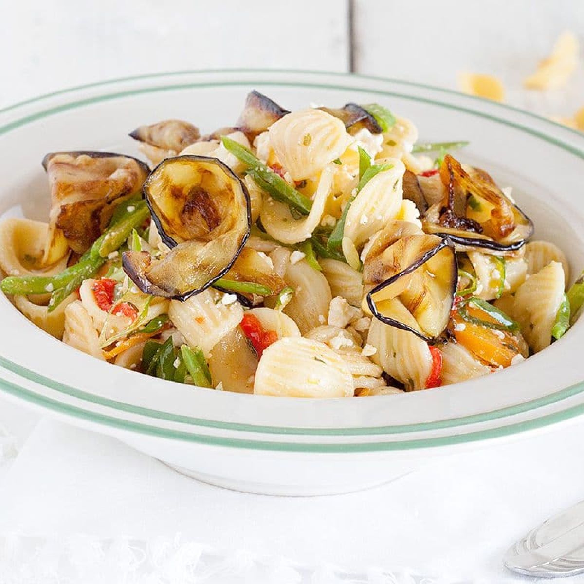 Orecchiette pasta salade met snijbonen en bosui