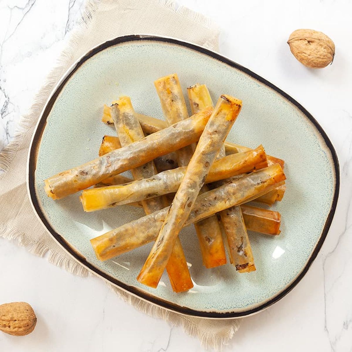 Filodeegrolletjes met olijventapenade