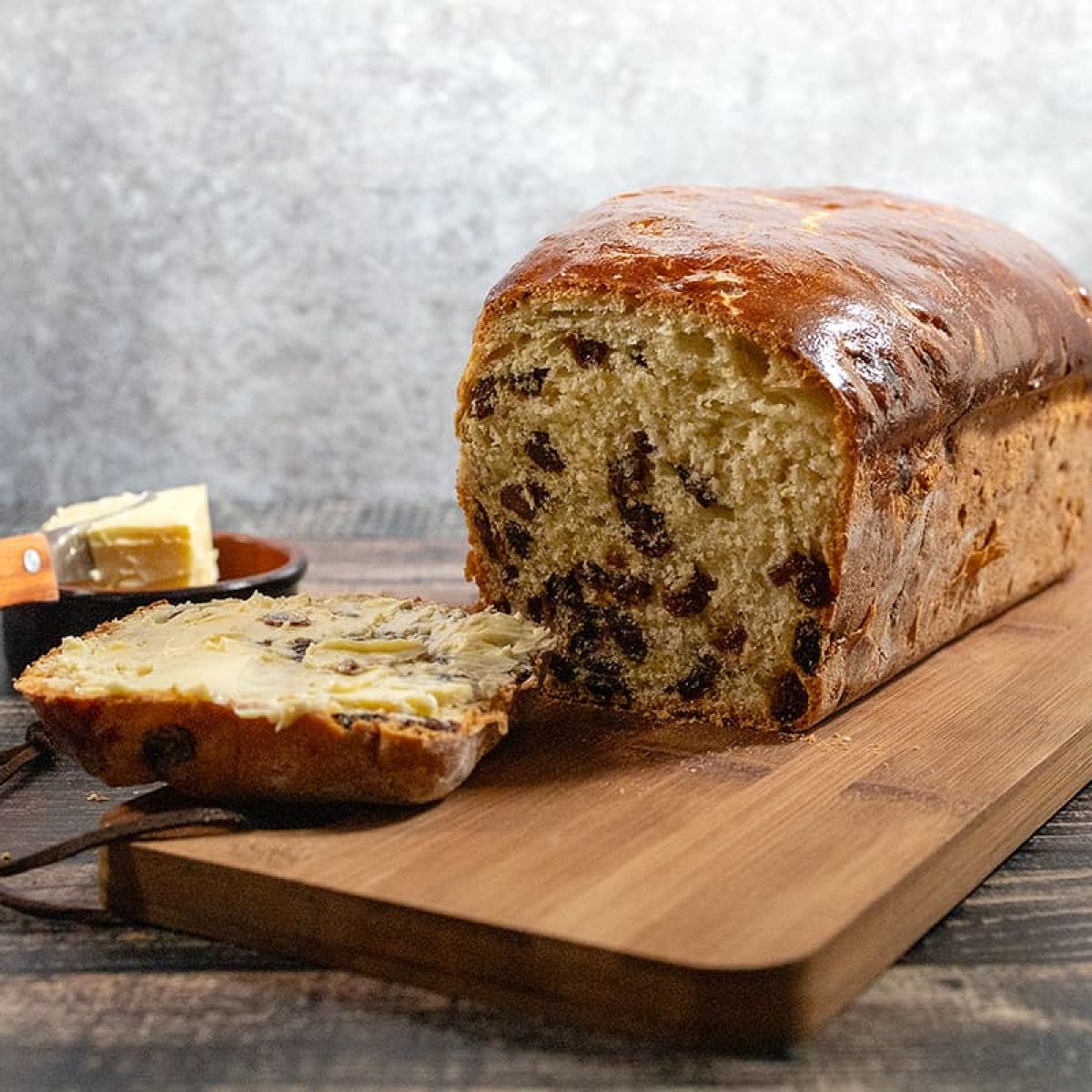 Krentenbrood bakken - heerlijk zacht en smaakvol brood
