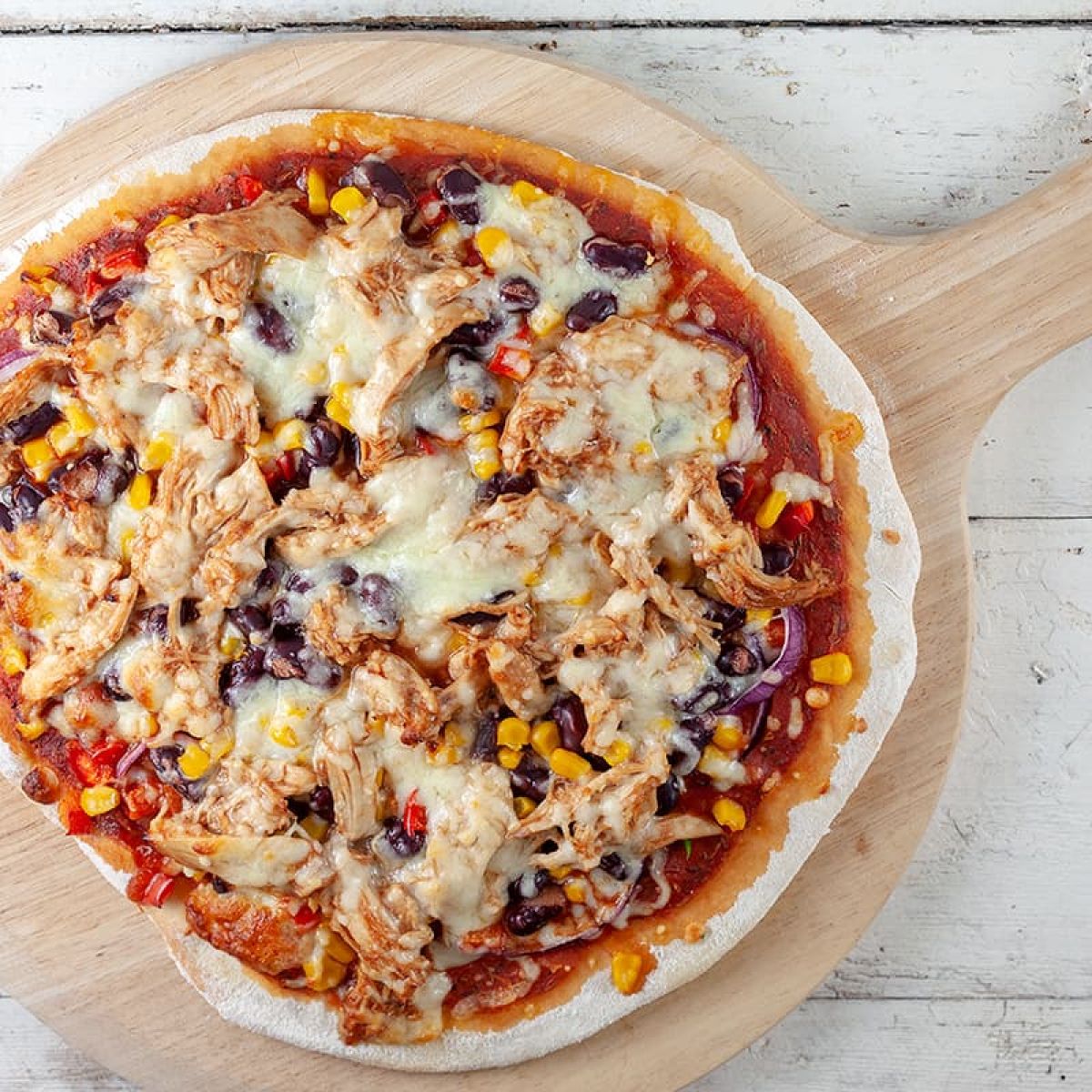 Barbecue kip pizza - lekkere bbq pizza met barbecuesaus