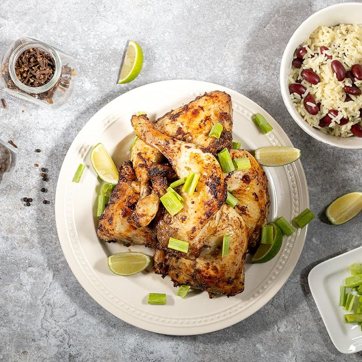 Jamaicaanse kip met rijst en bonen - uit de oven of van de barbecue