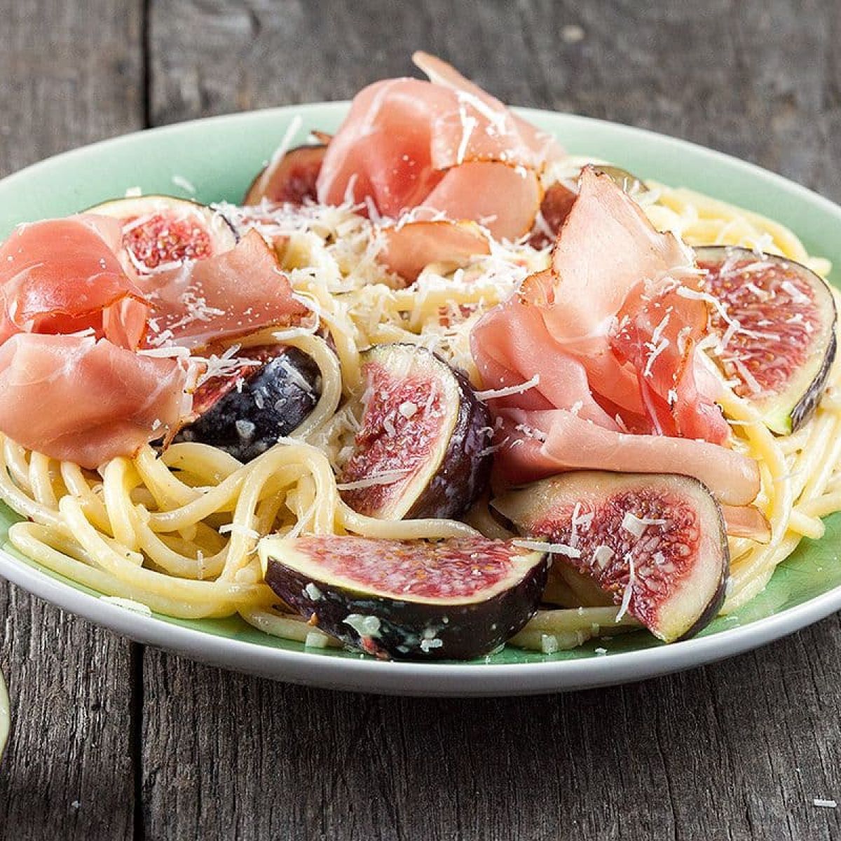 Pasta met ham en verse vijgen