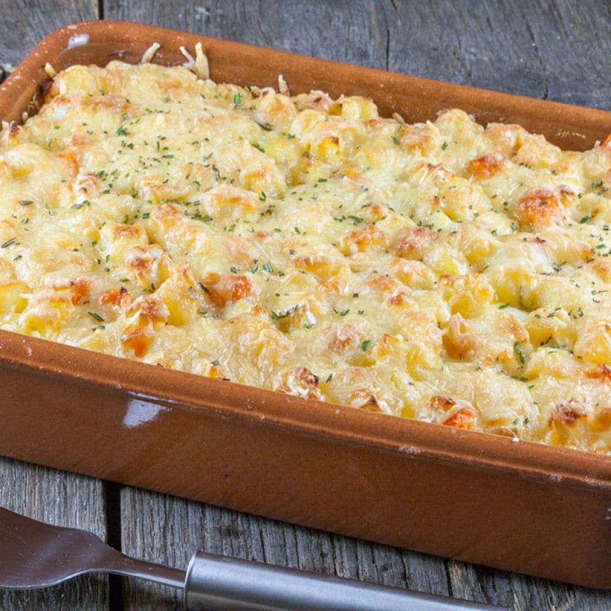 Ovenschotel met knolselderij en rozemarijn