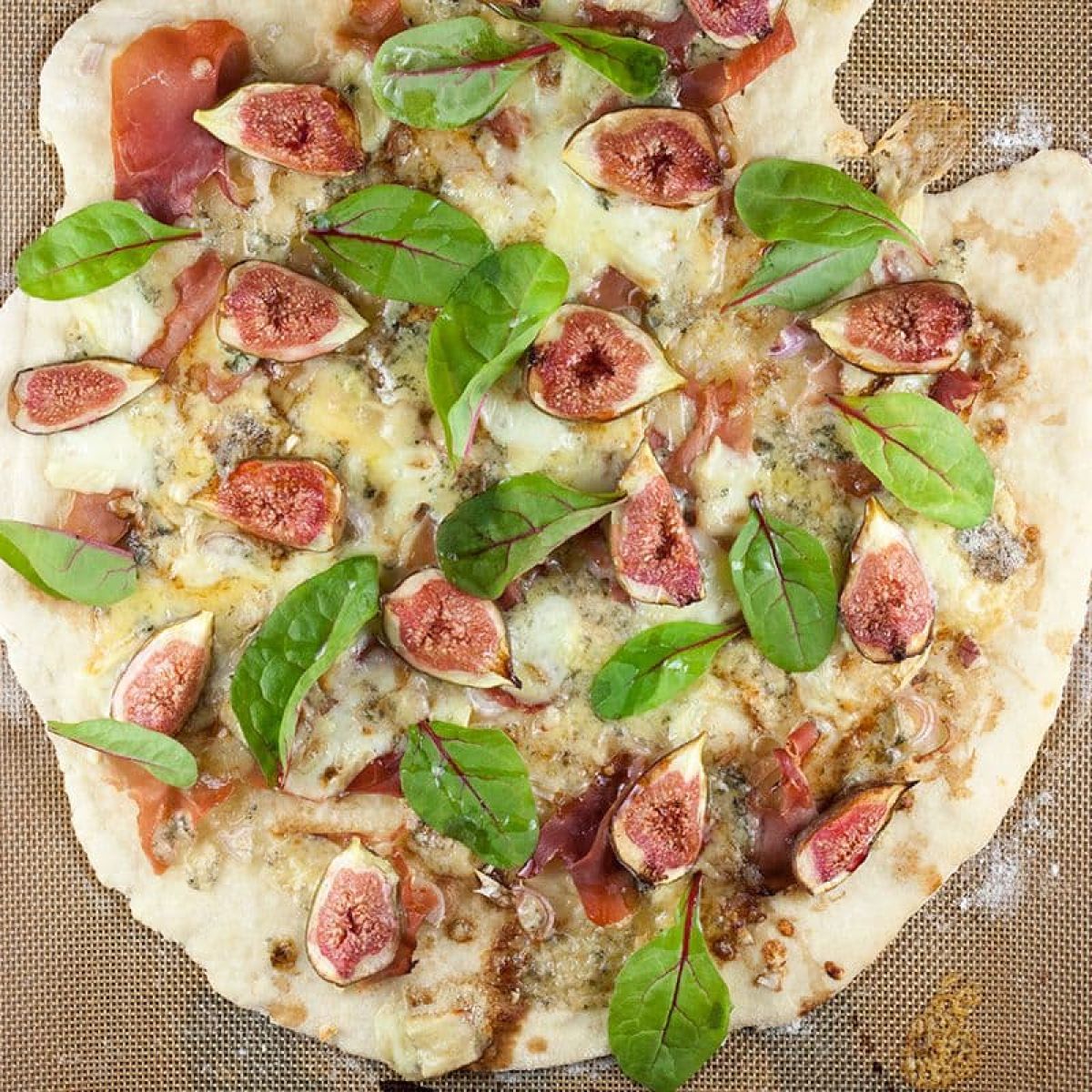 Pizza met verse vijgen en blauwe kaas - simpel recept