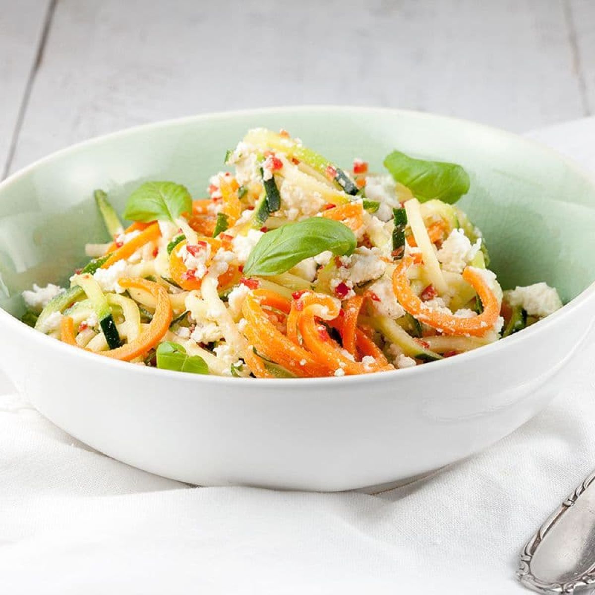 Courgette en wortel spaghetti salade