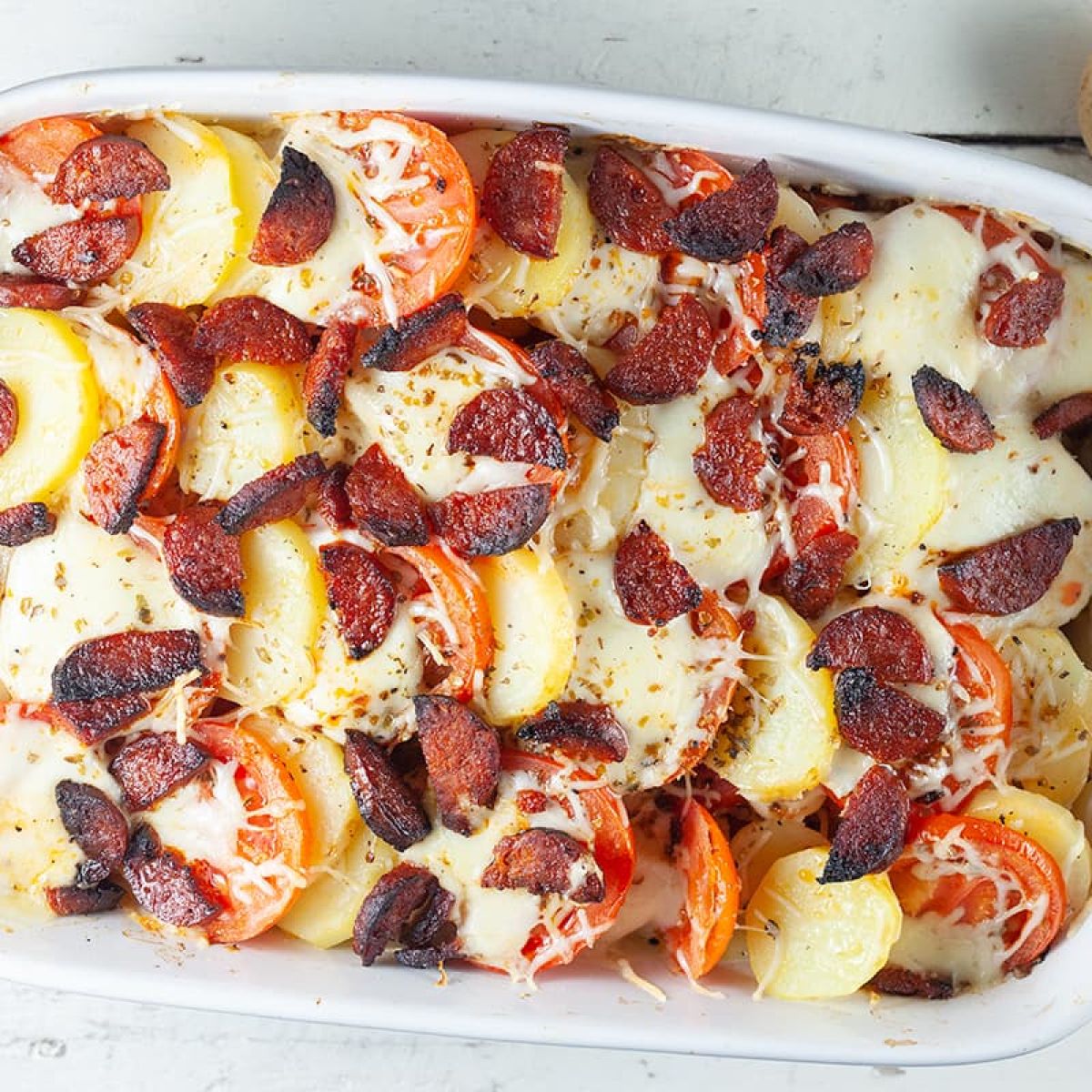 Ovenschotel met aardappel, tomaat en chorizo