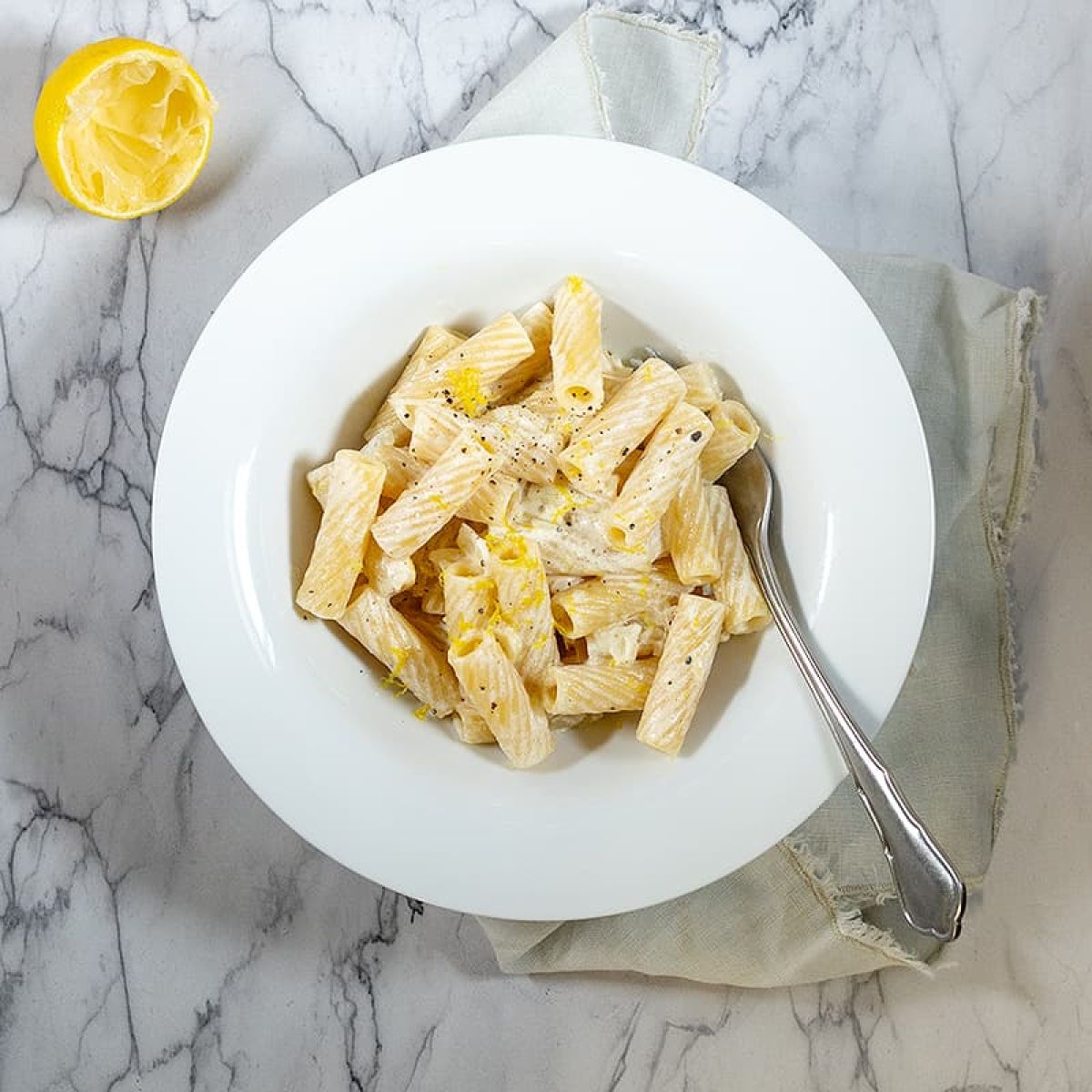 Vegetarische pasta met geitenkaas en citroen - vol van smaak