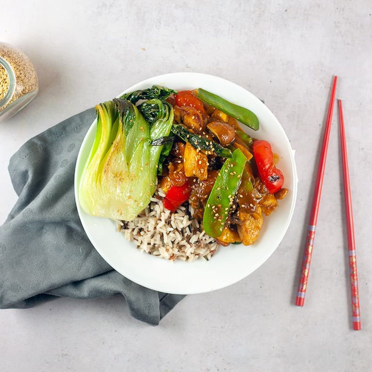 Zoetzure kip met paksoi en mango