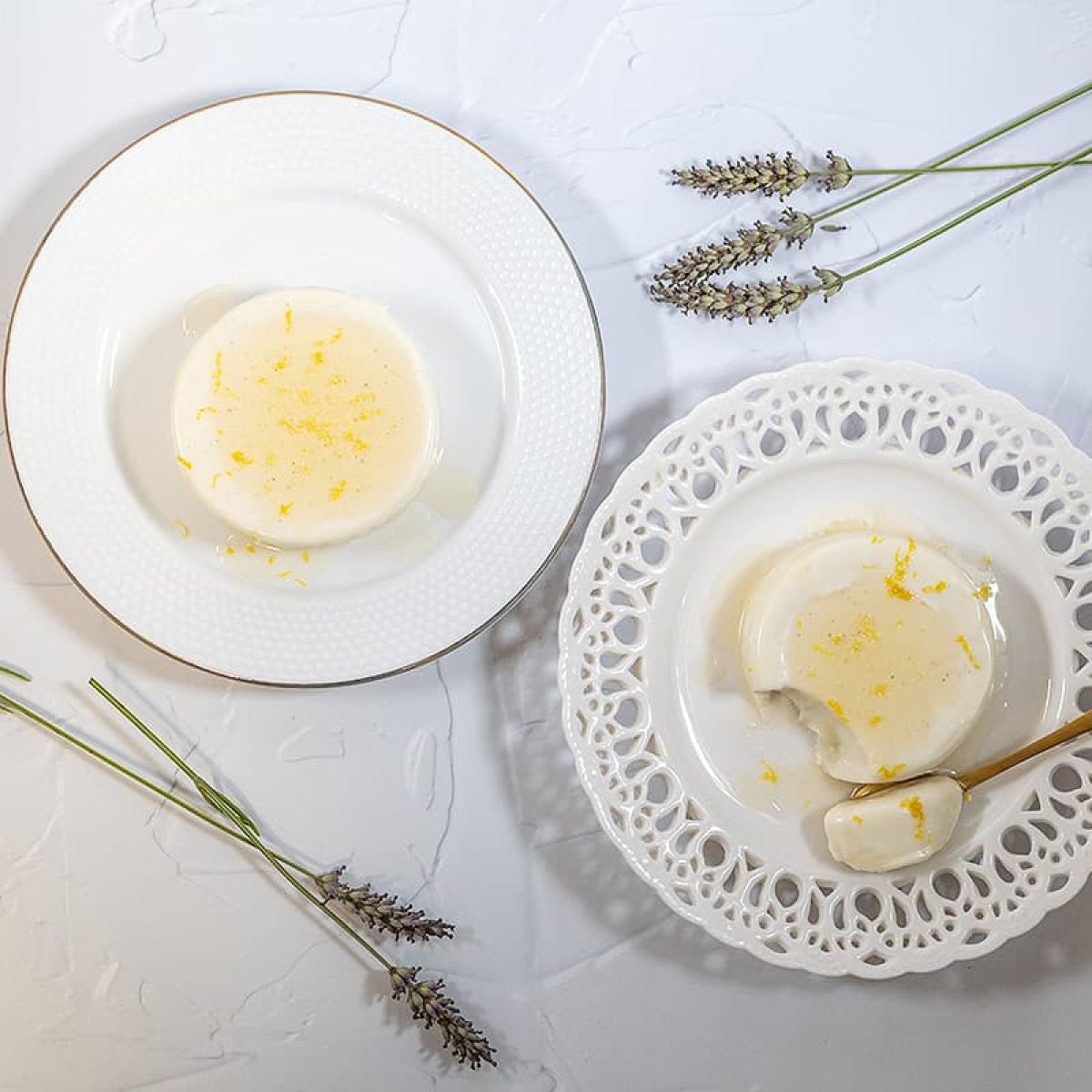 Lavendel panna cotta met citroen - een romig en fluweelzacht toetje