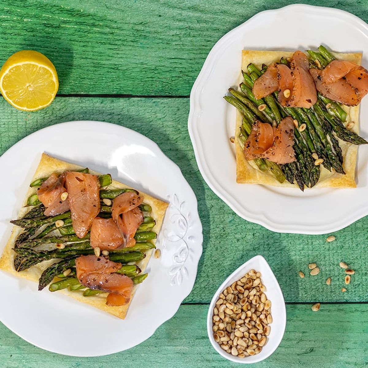 Groene asperge taartjes met zalm
