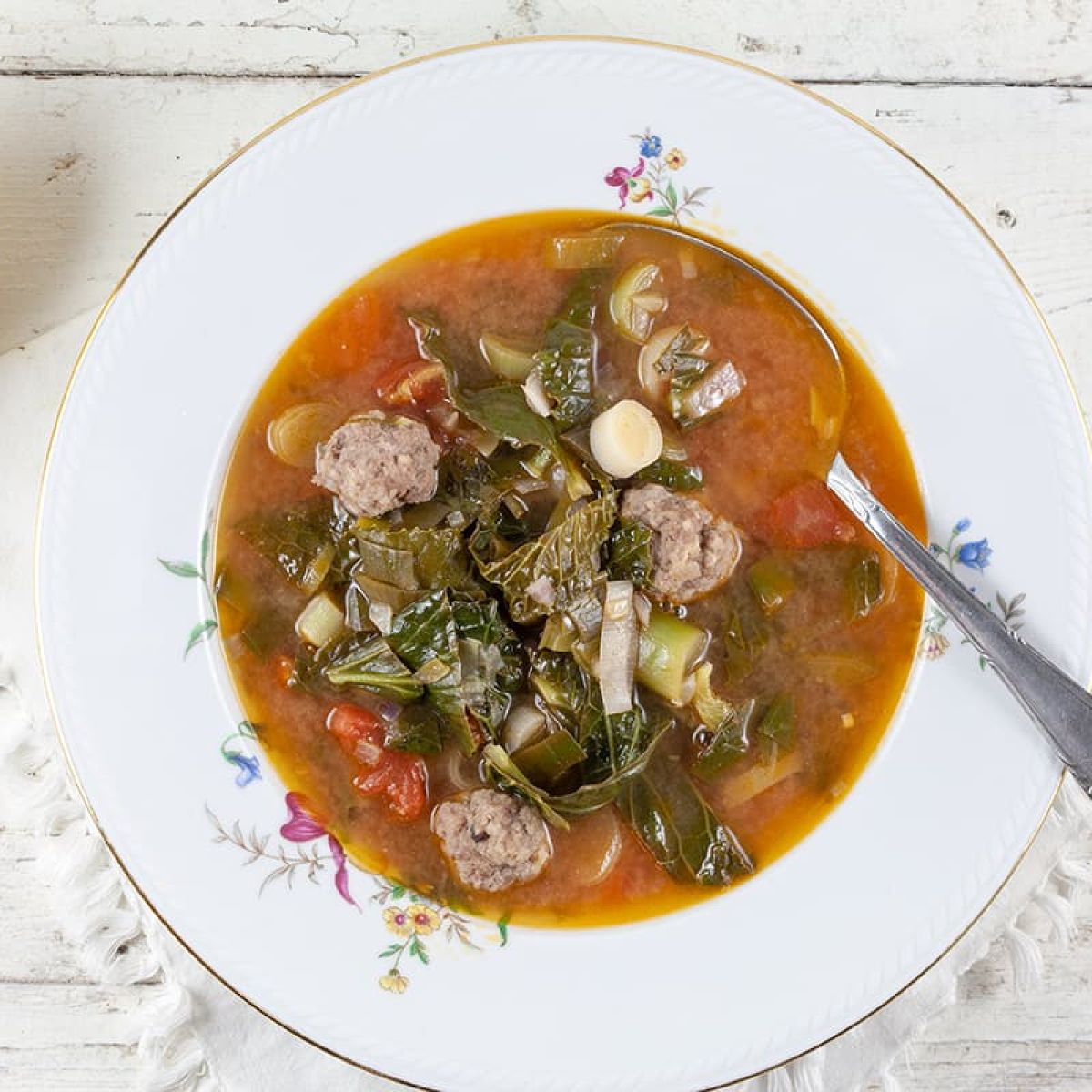 Savooiekool soep met balletjes (snel op tafel)