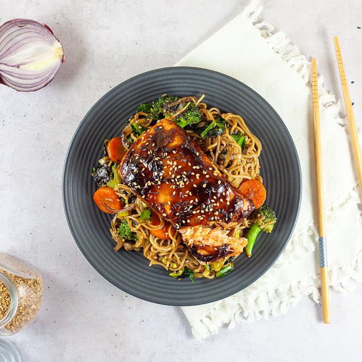 Zalm teriyaki met noedels