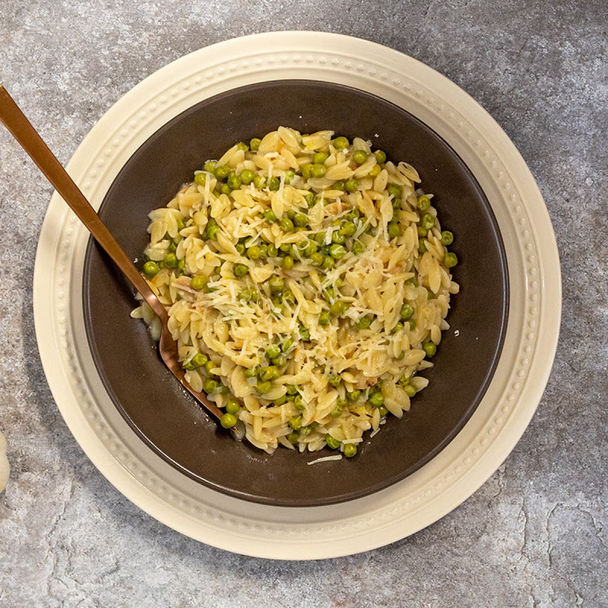 Orzo risotto met erwtjes