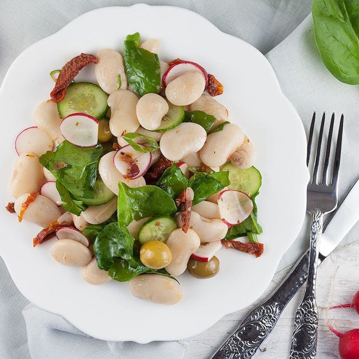 Griekse witte bonensalade