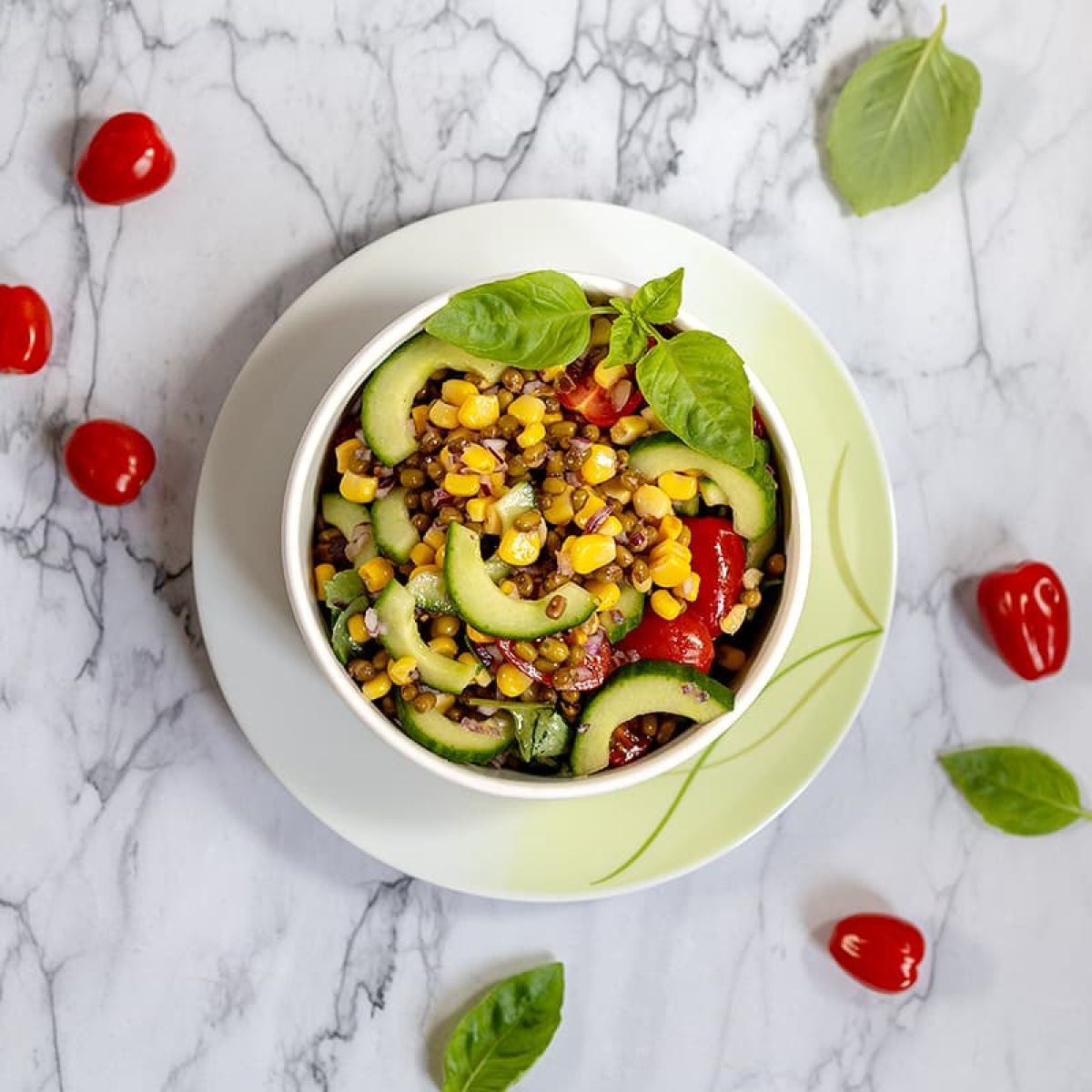 Mungbonensalade met maïs - heerlijk fris met limoen