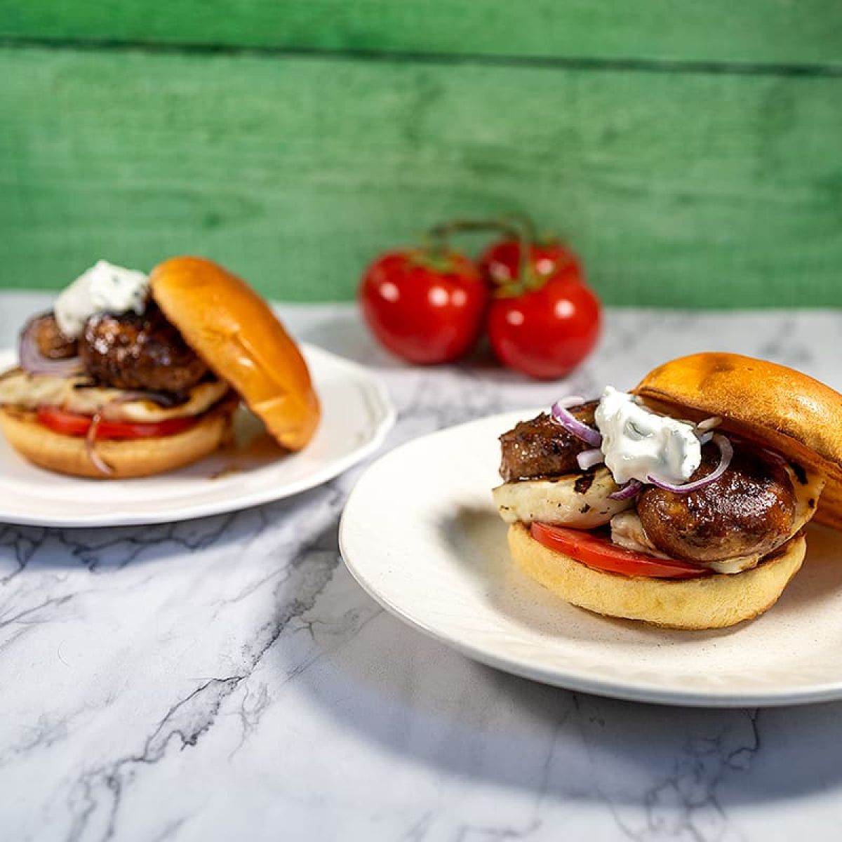 Halloumi burger met champignons - heerlijk met tzatziki en miso