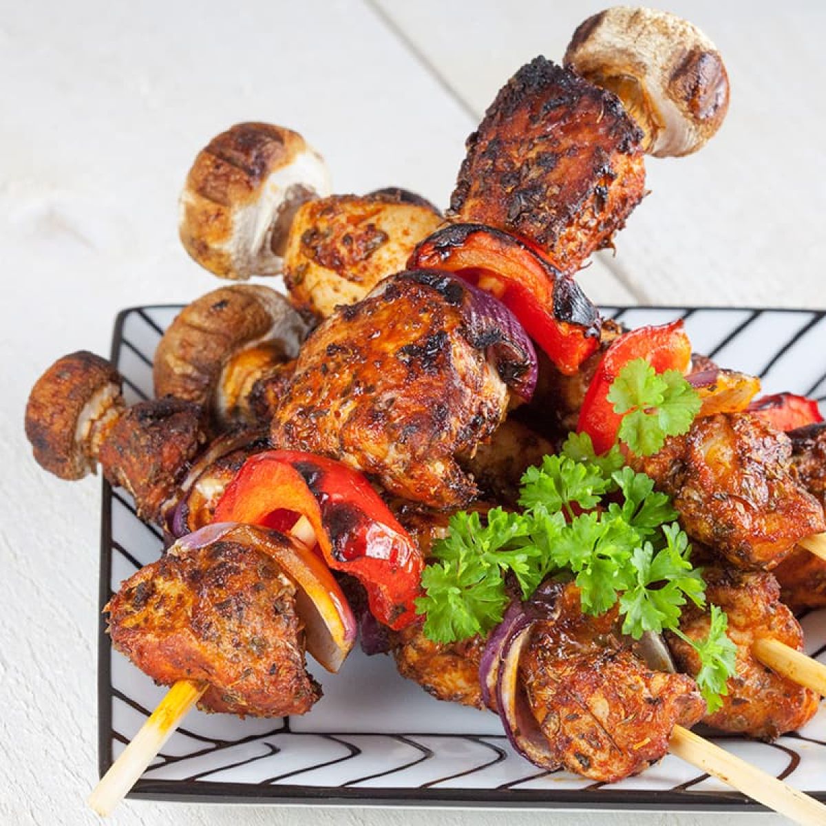 Kip shaslick van de barbecue