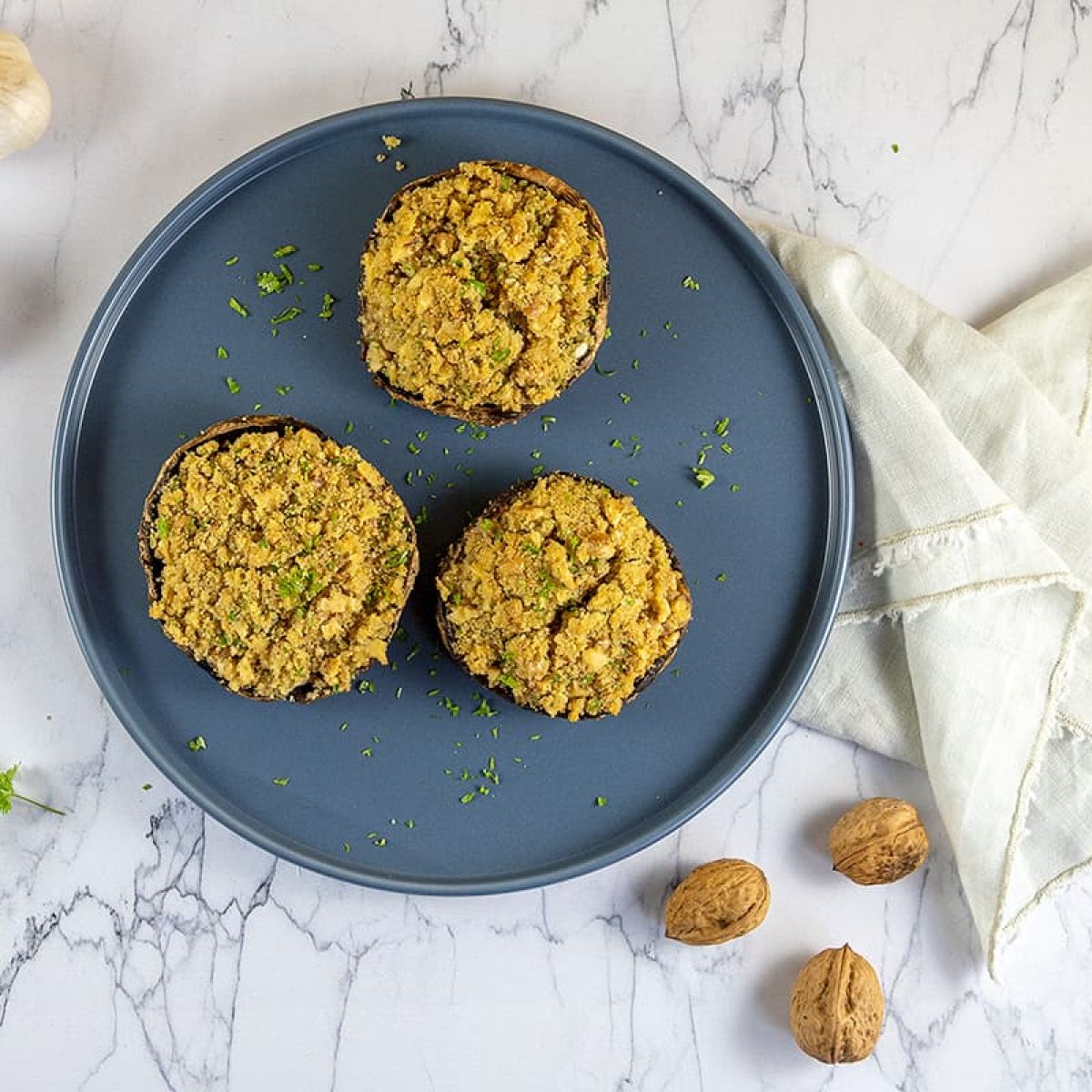 Gevulde portobello met knapperig broodkruim