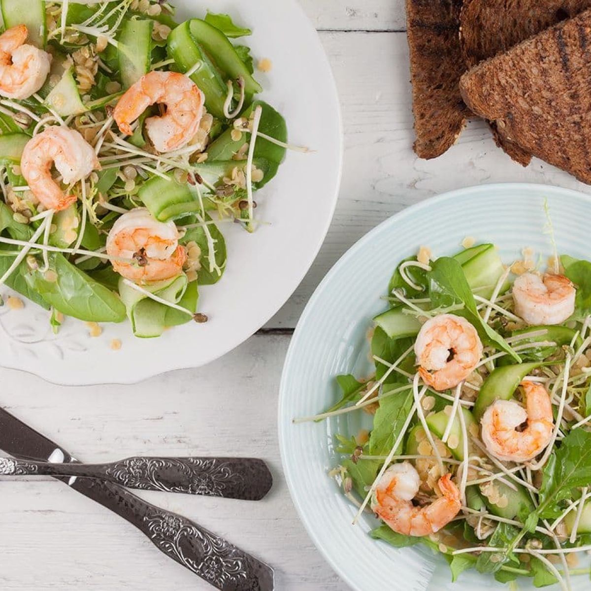 Rode linzensalade met gamba's