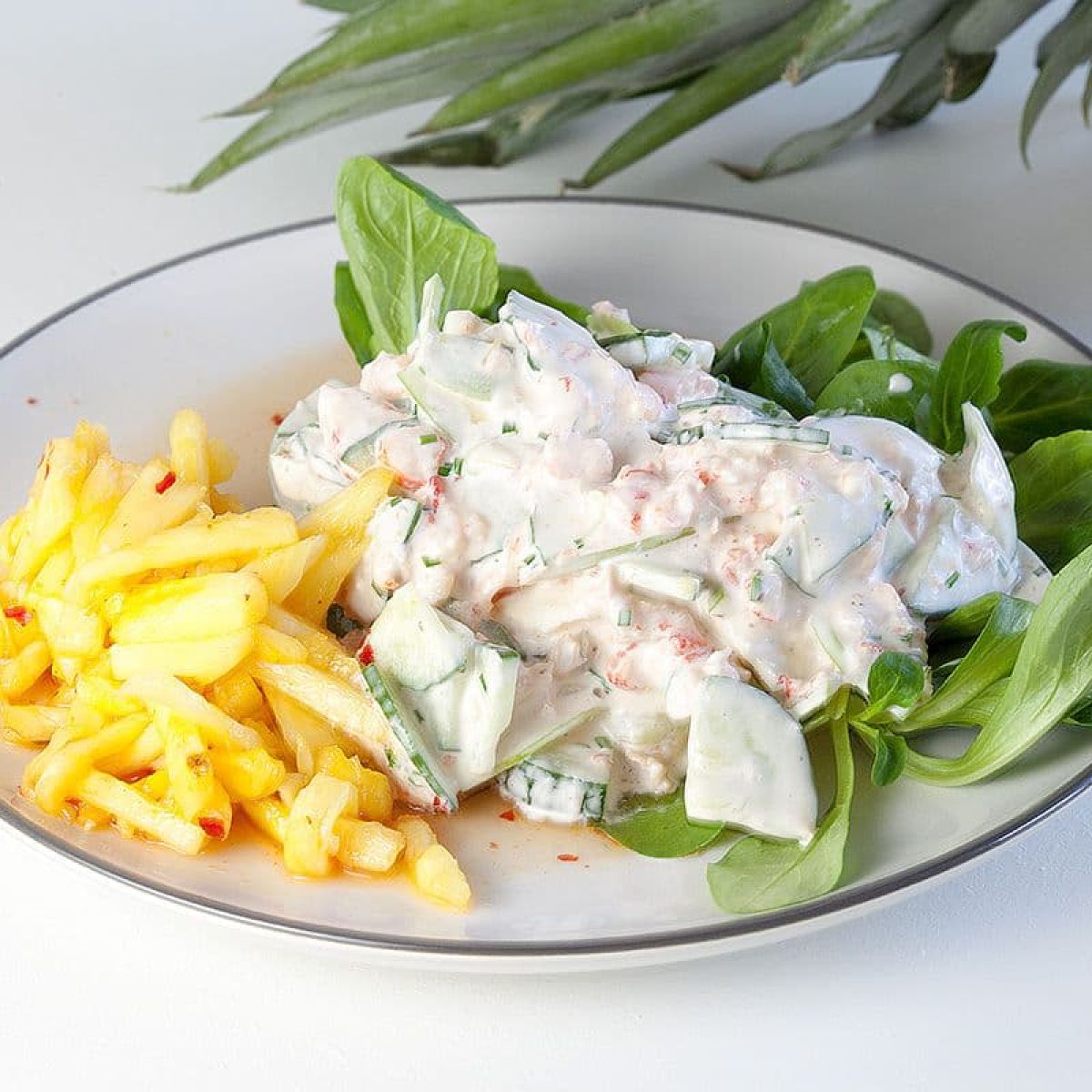 Frisse rivierkreeft salade met ananas chutney