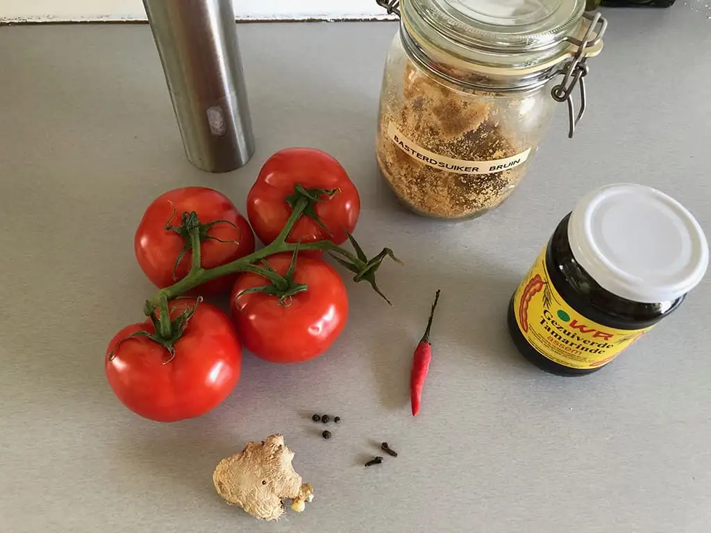 Tamarinde-tomaten chutney ingrediënten