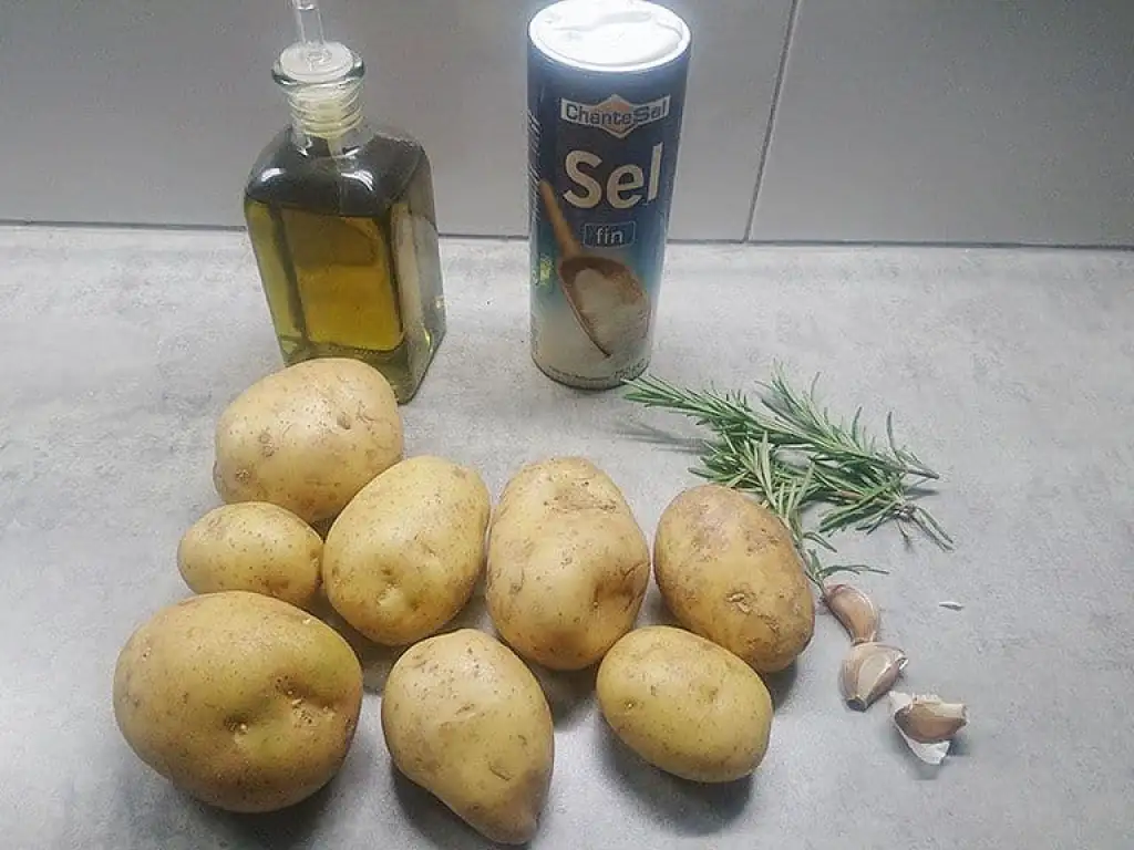 Aardappelpartjes uit de oven met rozemarijn en knoflook ingrediënten