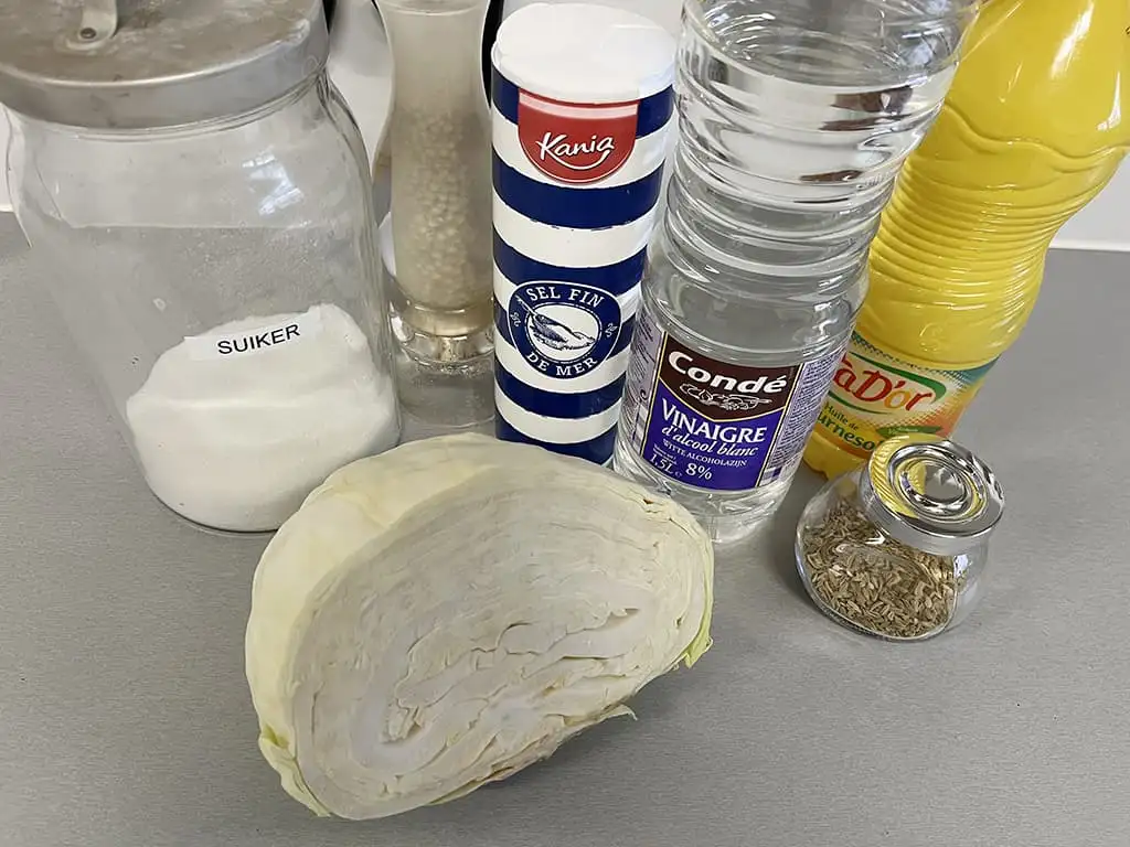 Oostenrijkse witte koolsalade ingrediënten